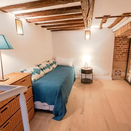 Old Stones Apartment