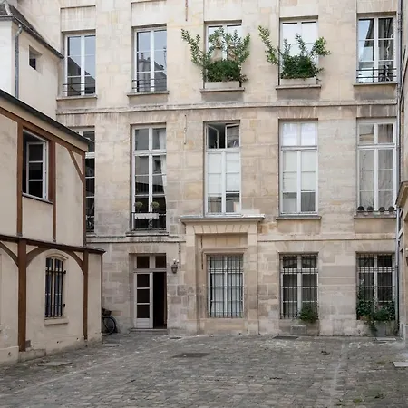 Apartment Old Stones Paris